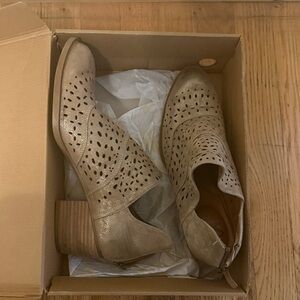 Sofft Women's Tan Ankle Boots